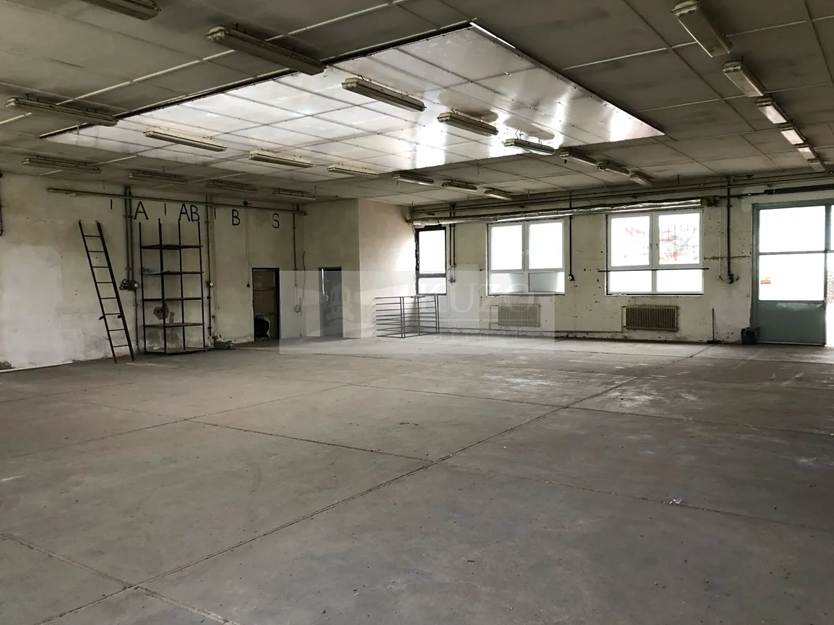 Pronájem výrobní haly, prostoru 912 m²